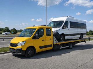 Transport busa osobowego na lawecie – Łomża