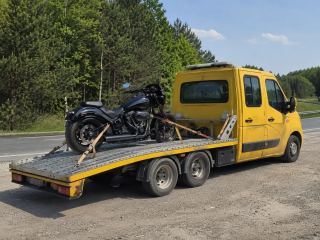 Transport motocykla na lawecie latem – Łomża